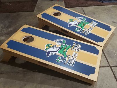 Champer-Notre-Dame-Cornhole-set-1.jpg
