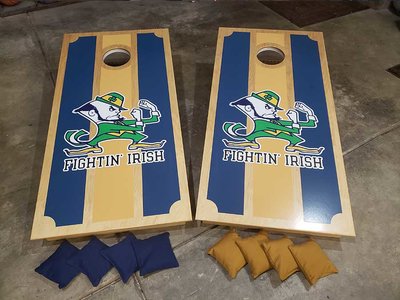 Champer-Notre-Dame-Cornhole-set-1a.jpg