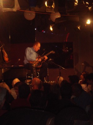 Les Paul at the Iridium Club NY 007.jpg