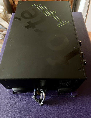 IMG_6568.jpeg (2.37 MiB) Viewed 1415 times Amp head with tether clipped onto D-ring (top view)