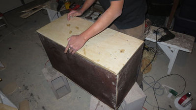 Capping, we check with a finishing nail to so if the screws will bite into the wood, here we had 4 mistakes that required a new screw hole.