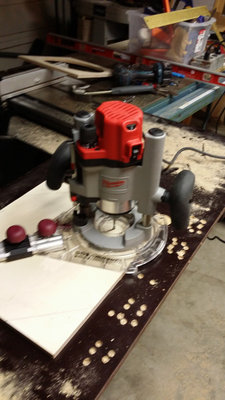 Router and circle jig ready to go.