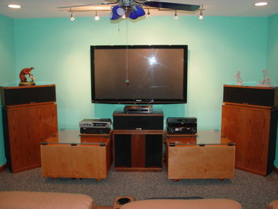 All Klipsch speakers for the mains and surrounds. Two THT subs up front, two smaller Yamaha subs in the rear and buttkickers on all the seating.