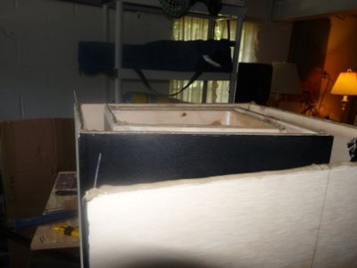 Guide pins on the corners