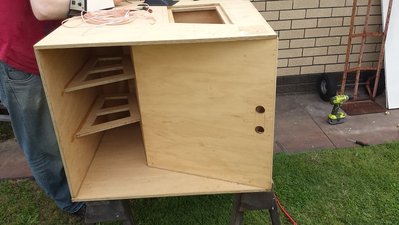 hand hold holes and speakon wiring