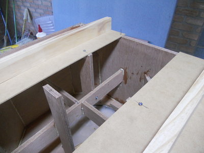 46 glueing half depth back bracing 2.jpg